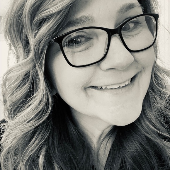 I 💗 all things Vintage. I also 💗 Kate Spade, Ugg, Barefoot Dreams and Coach 🌸 - Picture 1 of 1